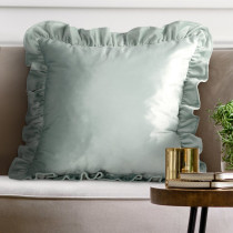 Zamatová obliečka na vankúš BRENDA s volánom šalviová